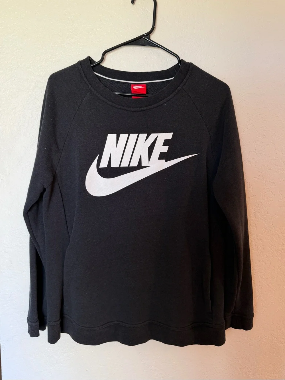 Nike‎ Sweatshirt Womens Medium Black Center Swoosh Crewneck Fleece Red Tag